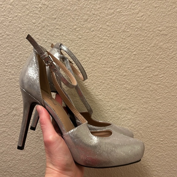 BRASH Shimmering Silver High Heels Size 7 Ankle Strap and Cross Over Strap - Picture 5 of 13